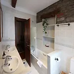 Casa De Aldea La Pumariega