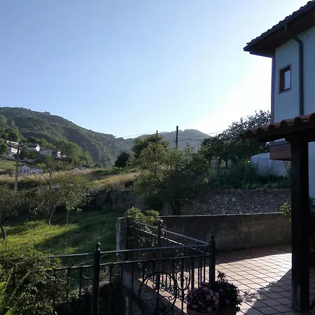 Casa De Aldea La Pumariega Bed & Breakfast Caces