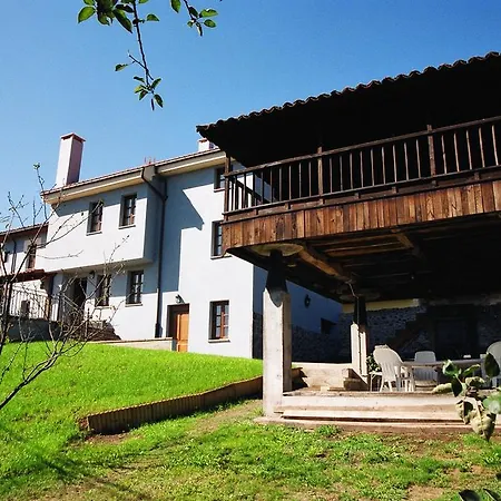 Casa De Aldea La Pumariega Bed & Breakfast Caces