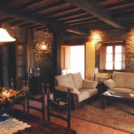 Casa De Aldea La Pumariega Pensión