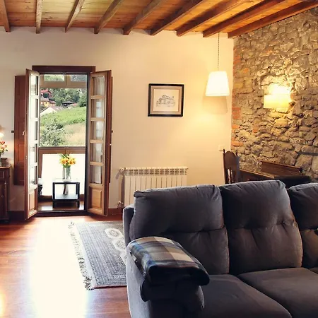 Casa De Aldea La Pumariega